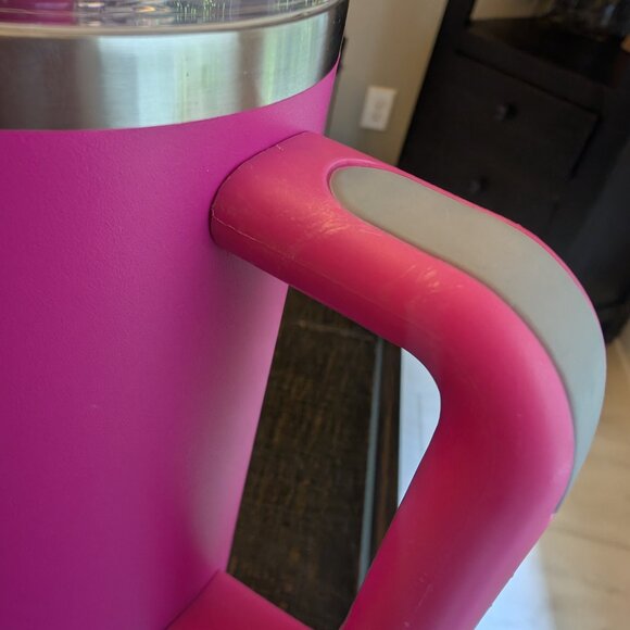 STANLEY QUENCHER H2.0 40OZ- BRIGHT PINK - Picture 3 of 6